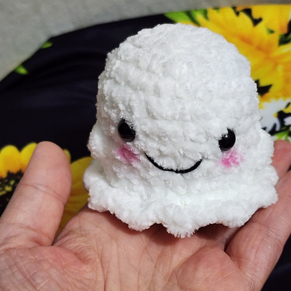 Crochet Mini Ghost - Picture 4 of 4
